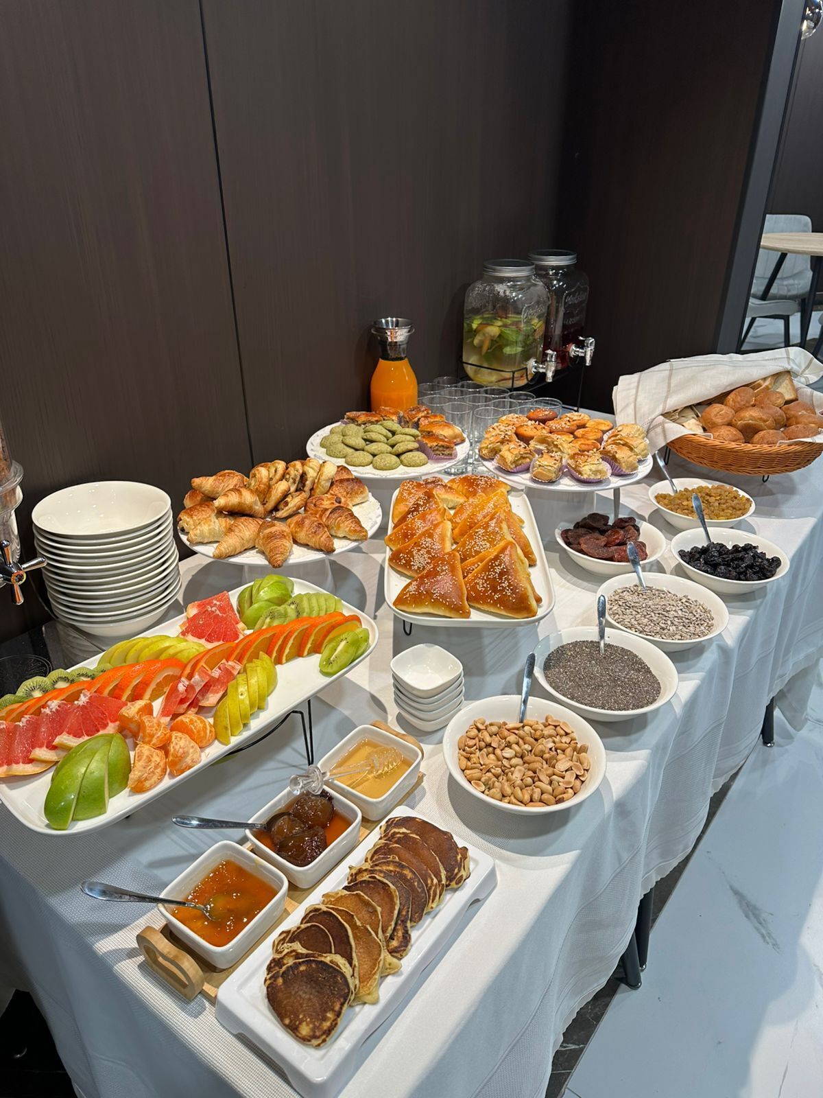 Se ofrece un desayuno bufé todos los días (por un coste adicional)