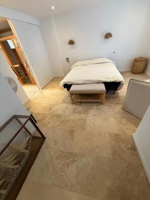 5 bedrooms, desk, free WiFi, bed sheets - Exceptional villa with garden and pool on the port (port grimaud)