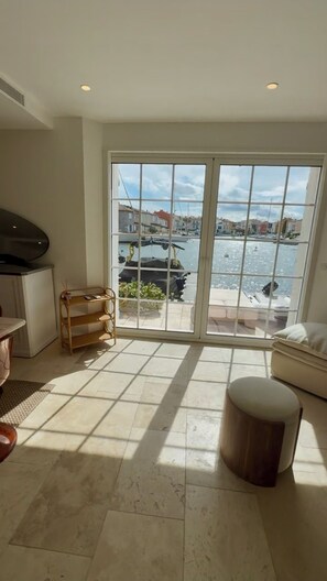 Interior - Charming villa Port Grimaud - Swimming pool - Mooring - Boats (port grimaud)