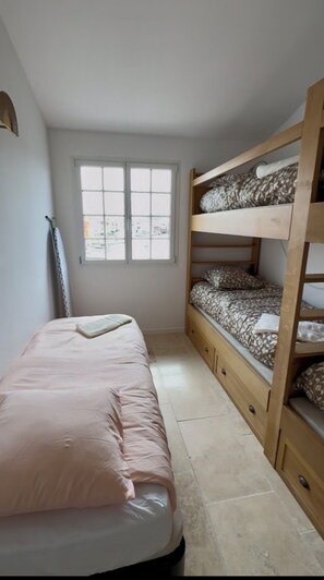 5 bedrooms, desk, free WiFi, bed sheets - Charming villa Port Grimaud - Swimming pool - Mooring - Boats (port grimaud)