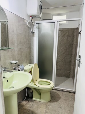 Room, 3 Bedrooms, Smoking, Balcony | Bathroom