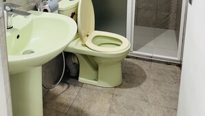 A modern bathroom with a toilet, sink, and shower. - Room-charming 3-bedroom Apartment With G (Kandy)