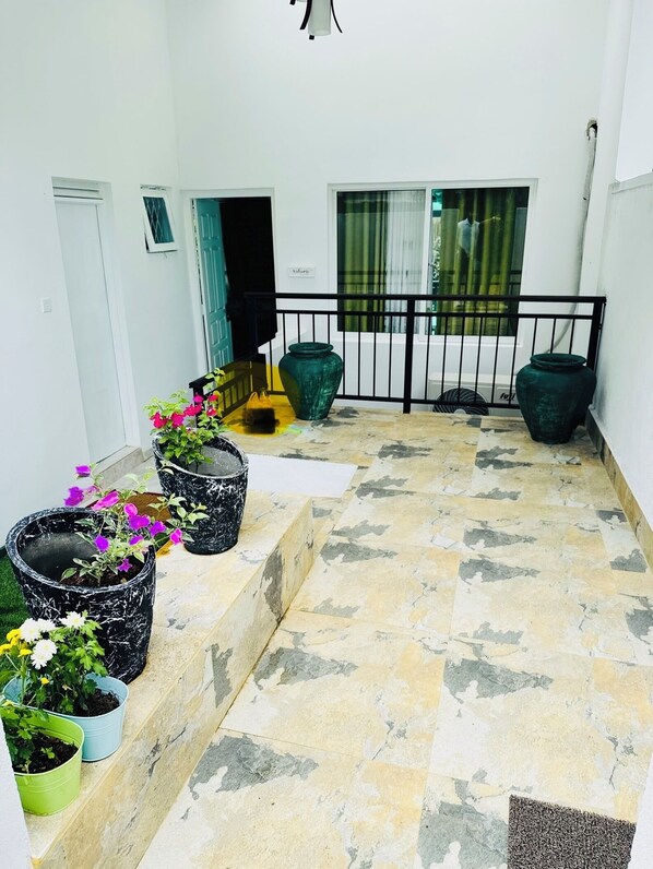 Habitación, 3 habitaciones, fumadores, balcón | Balcón