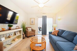 Smart TV, DVD player - Cozy, comfortable 2 bedroom bayside condo with WiFi, an outdoor pool, and a breathtaking view of the bay located midtown and just a few blocks from the beach! (Ocean City)