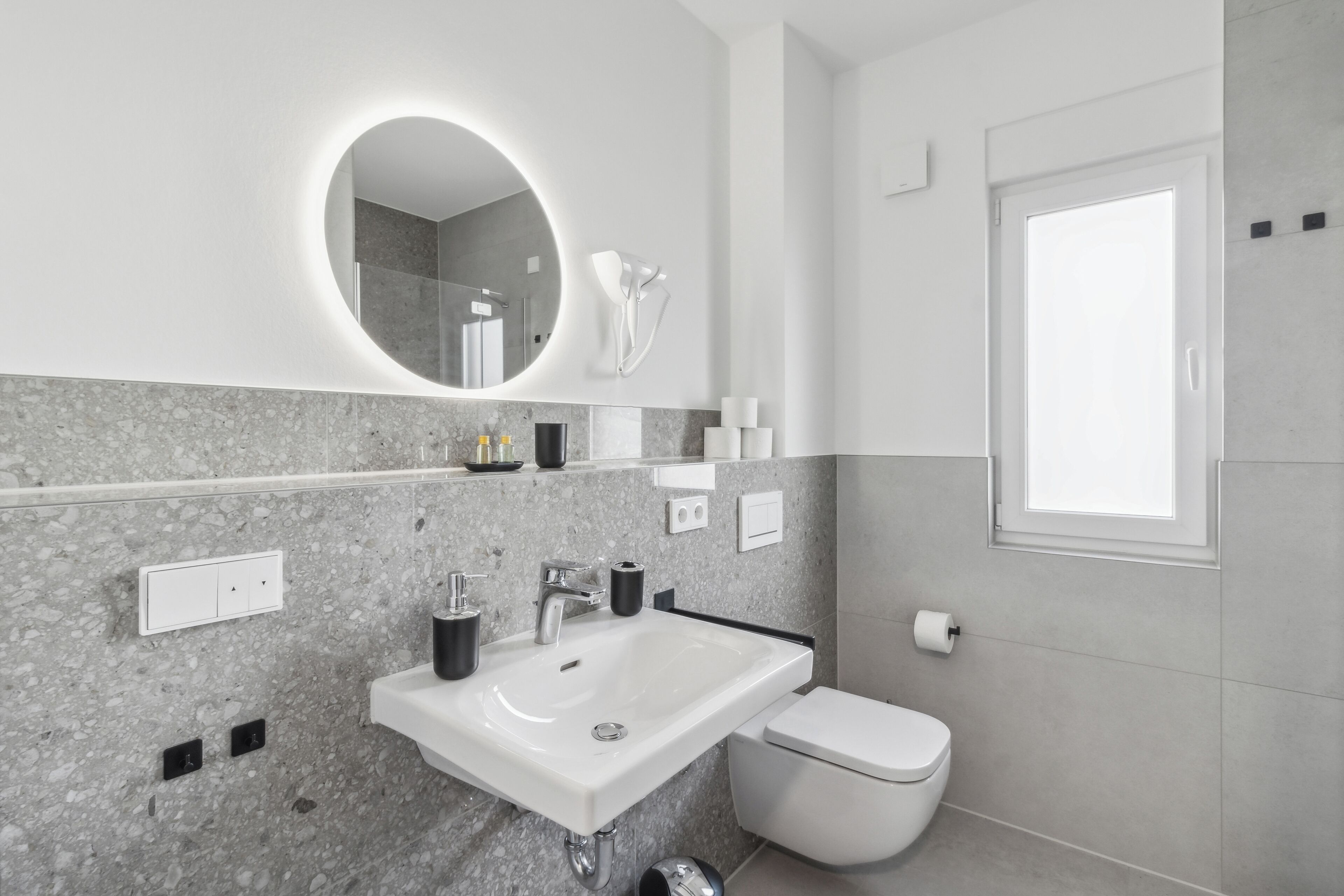 Studio, Balcony | Bathroom | Toilet paper