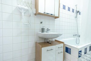 Basic Apartment | Bathroom - Modern 1BR With 1LR Long Stay in Vienna (Vienna)