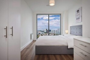 Iron/ironing board, WiFi, bed sheets - Penthouse 2 Bed Room Media City Manchester United (Greater Manchester)