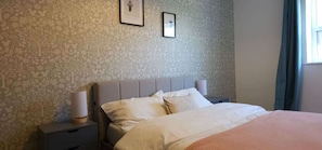 2 bedrooms, iron/ironing board, WiFi - Cozy M16 Apartment: Home Away From Home (Greater Manchester)