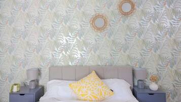 Iron/ironing board, WiFi