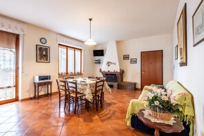 TV, fireplace, DVD player, stereo