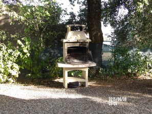 Property grounds - Apartment 'Casa Vacanza Montecapino' in the Tuscan Hills (Chiusdino)