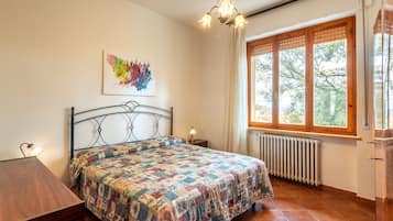 2 makuuhuonetta, silitysrauta/-lauta, Wi-Fi, vuodevaatteet