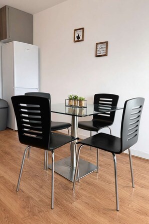 Dining - Joyful City Living 2 Bed Apartment near Piccadilly (Greater Manchester)