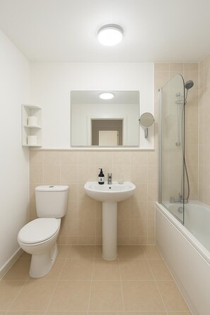 Bathroom - Joyful City Living 2 Bed Apartment near Piccadilly (Greater Manchester)
