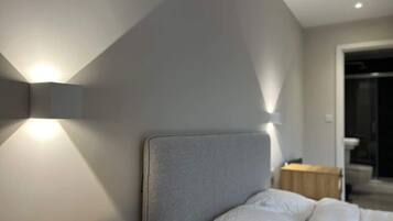 Silitysrauta/-lauta, Wi-Fi, vuodevaatteet