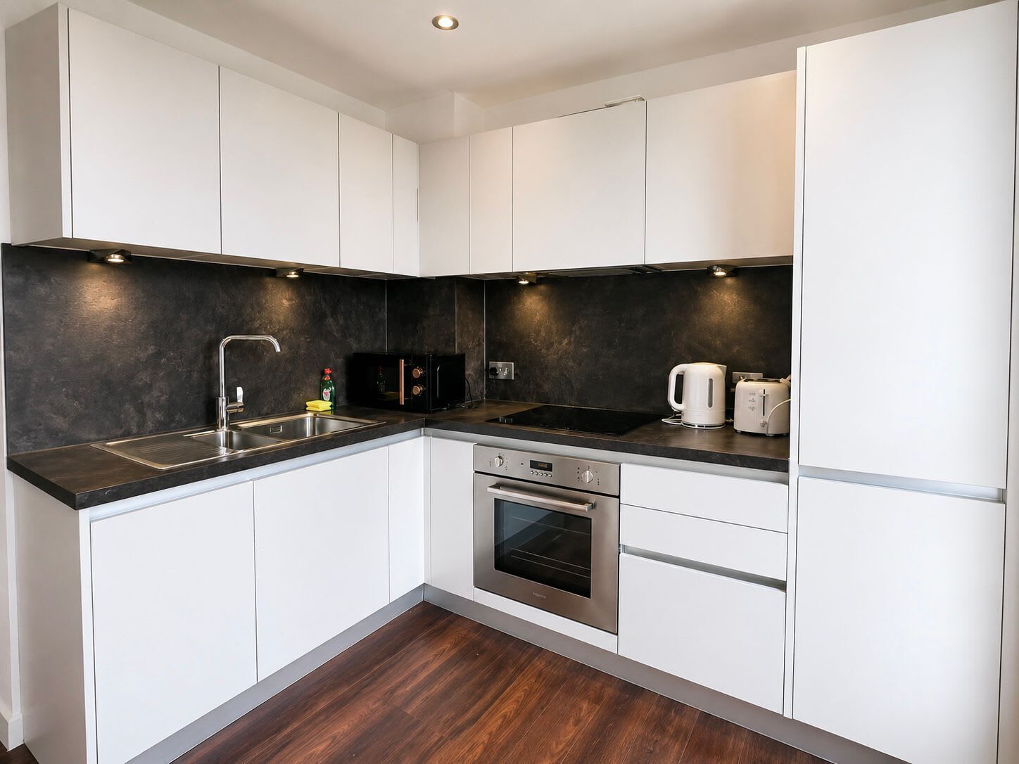 Fridge, oven, stovetop, cookware/dishes/utensils