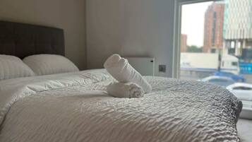 Iron/ironing board, WiFi, bed sheets