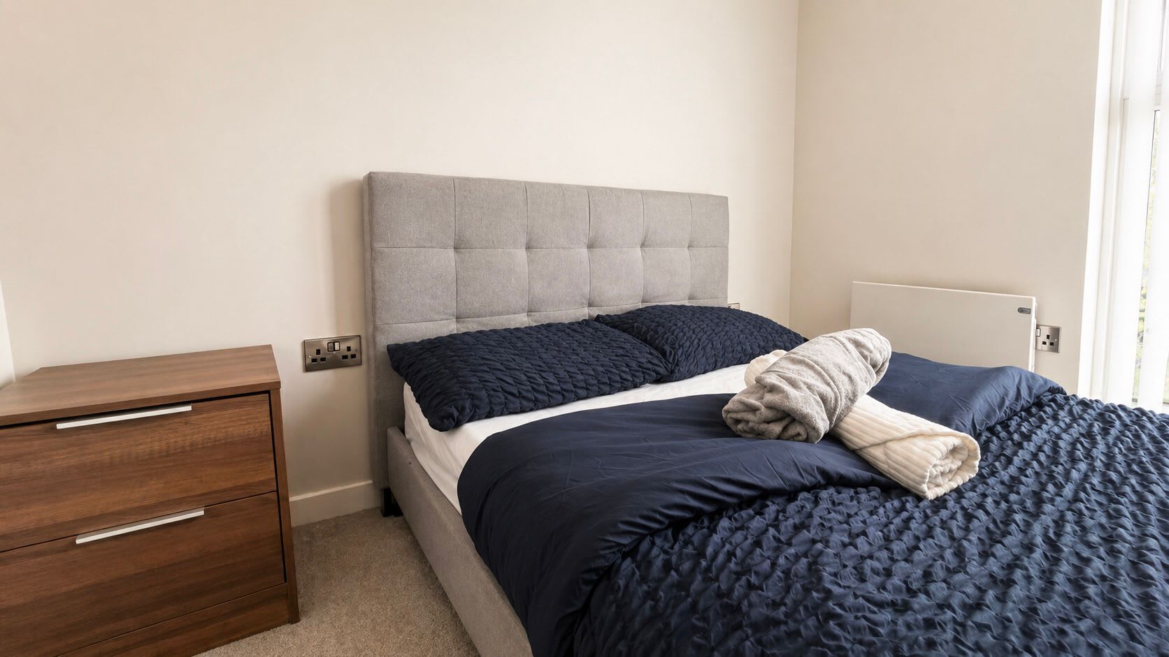 2 habitaciones, tabla de planchar con plancha, wifi y ropa de cama 
