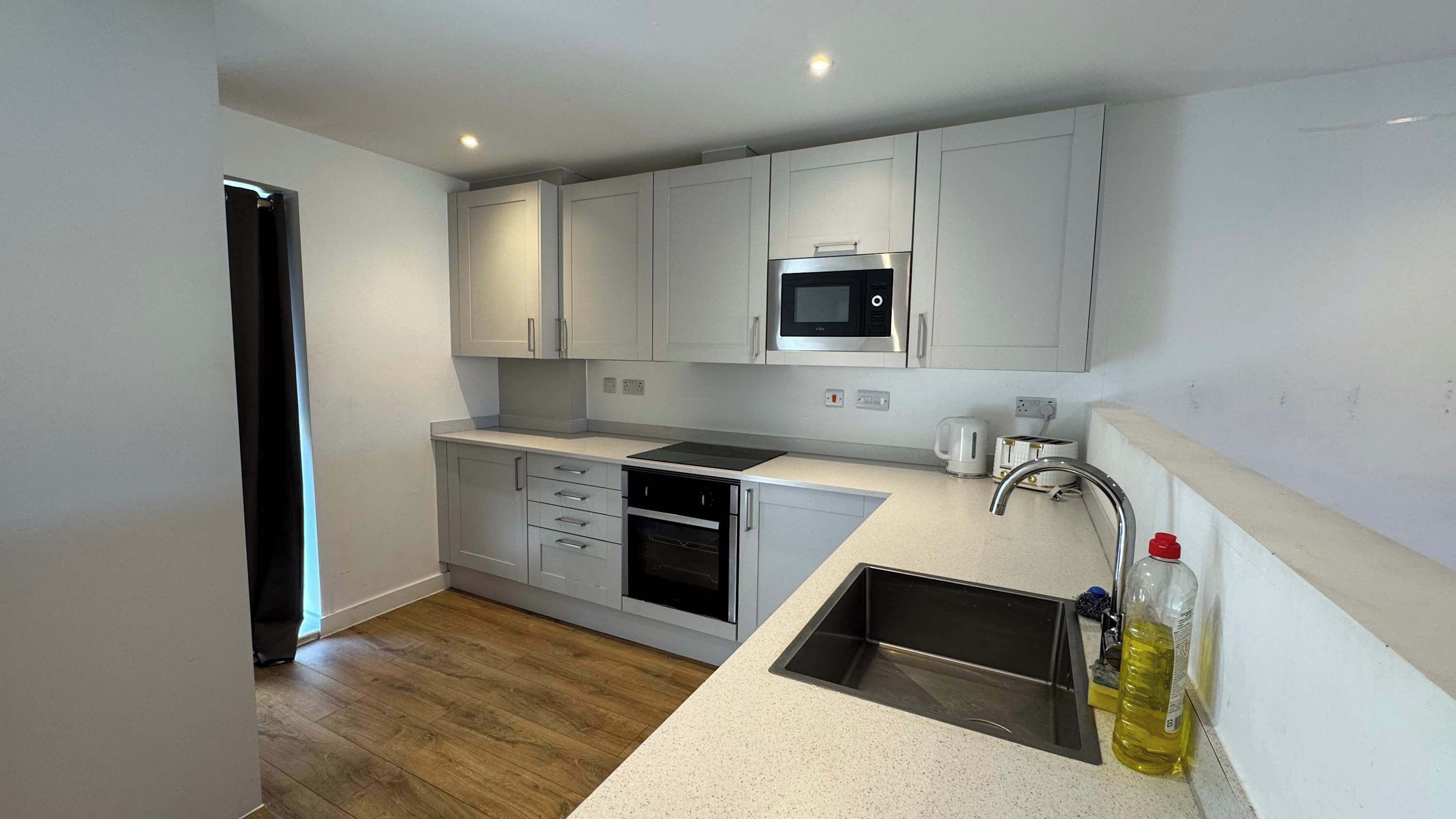 Oven, cookware/dishes/utensils