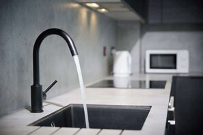 Cookware/dishes/utensils - 2-Bed Flat near Old Trafford (Greater Manchester)