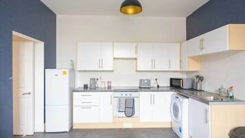 Cookware/dishes/utensils