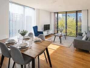 Interior - Stylish 3-Bed Apartment near Victoria (Greater Manchester)