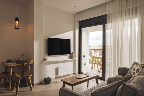 Orea – Modern Ground-Floor Apartment with Private Terrace in the Heart of Paleros