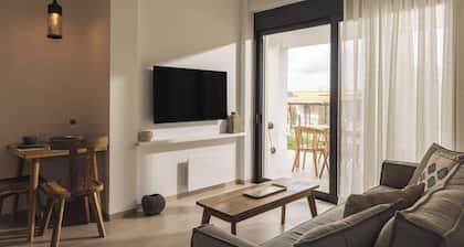 Orea – Modern Ground-Floor Apartment with Private Terrace in the Heart of Paleros