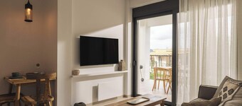 Orea – Modern Ground-Floor Apartment with Private Terrace in the Heart of Paleros