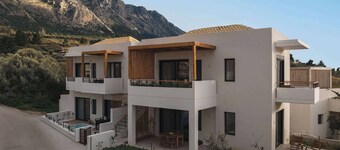 Orea – Modern Ground-Floor Apartment with Private Terrace in the Heart of Paleros