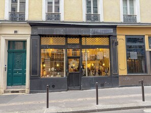 Exterior detail - CANAL ST MARTIN, PARIS VIEW, ATTRACTIONS 30–60 days ahead? Private offer ART-VAp (Paris)
