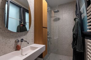 Shower, hair dryer, towels, toilet paper - CANAL ST MARTIN, PARIS VIEW, ATTRACTIONS 30–60 days ahead? Private offer ART-VAp (Paris)