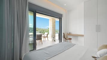 Family Apartment, Sea View | Desk, laptop workspace, blackout curtains, soundproofing