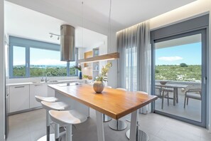 Luxury Apartment, Sea View | Dining - Le Mont Blanc  (Kounoupidiana)
