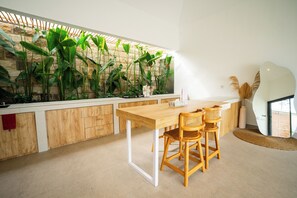 Design-villa - 2 soveværelser - privat pool | Privat køkken | Køleskab, mikrobølgeovn, kogeplade, køkkentøj/tallerkener/redskaber