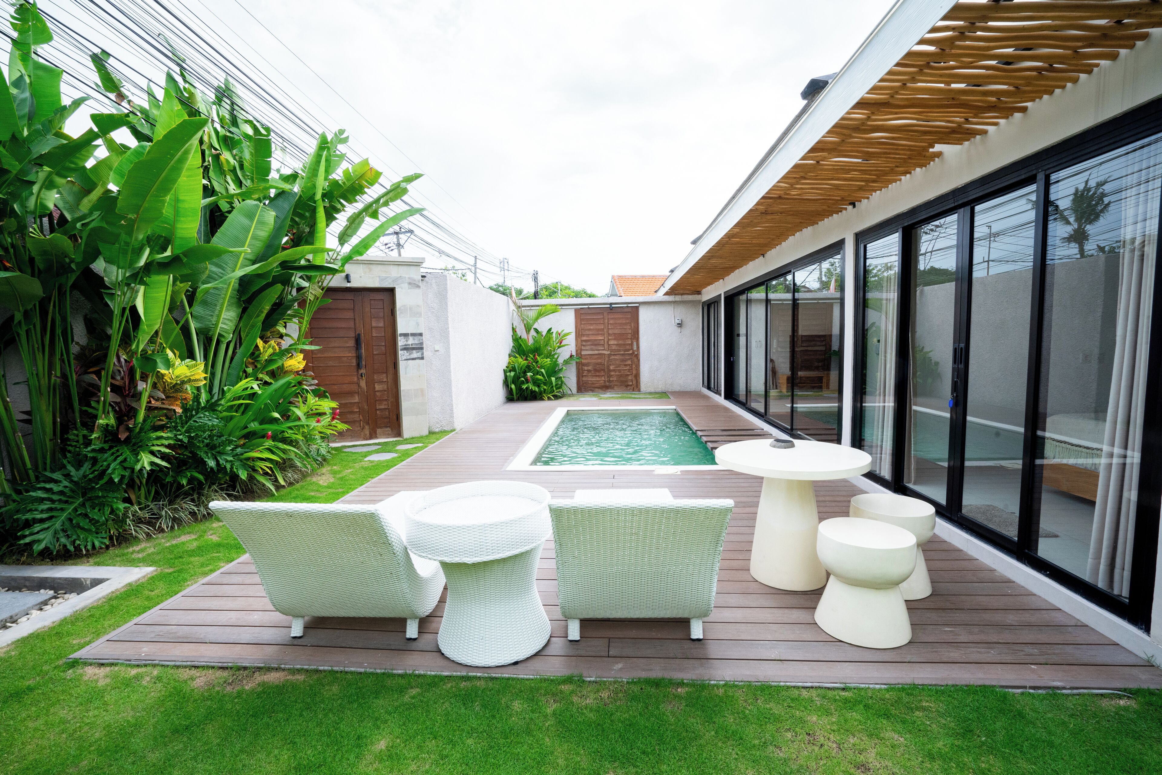 Outdoor pool, pool loungers