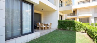 Vesta - Luxury APT - 2BR - Gcribs III