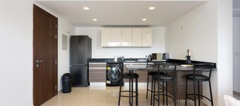 Vesta - Luxury APT - 2BR - G-cribs IV