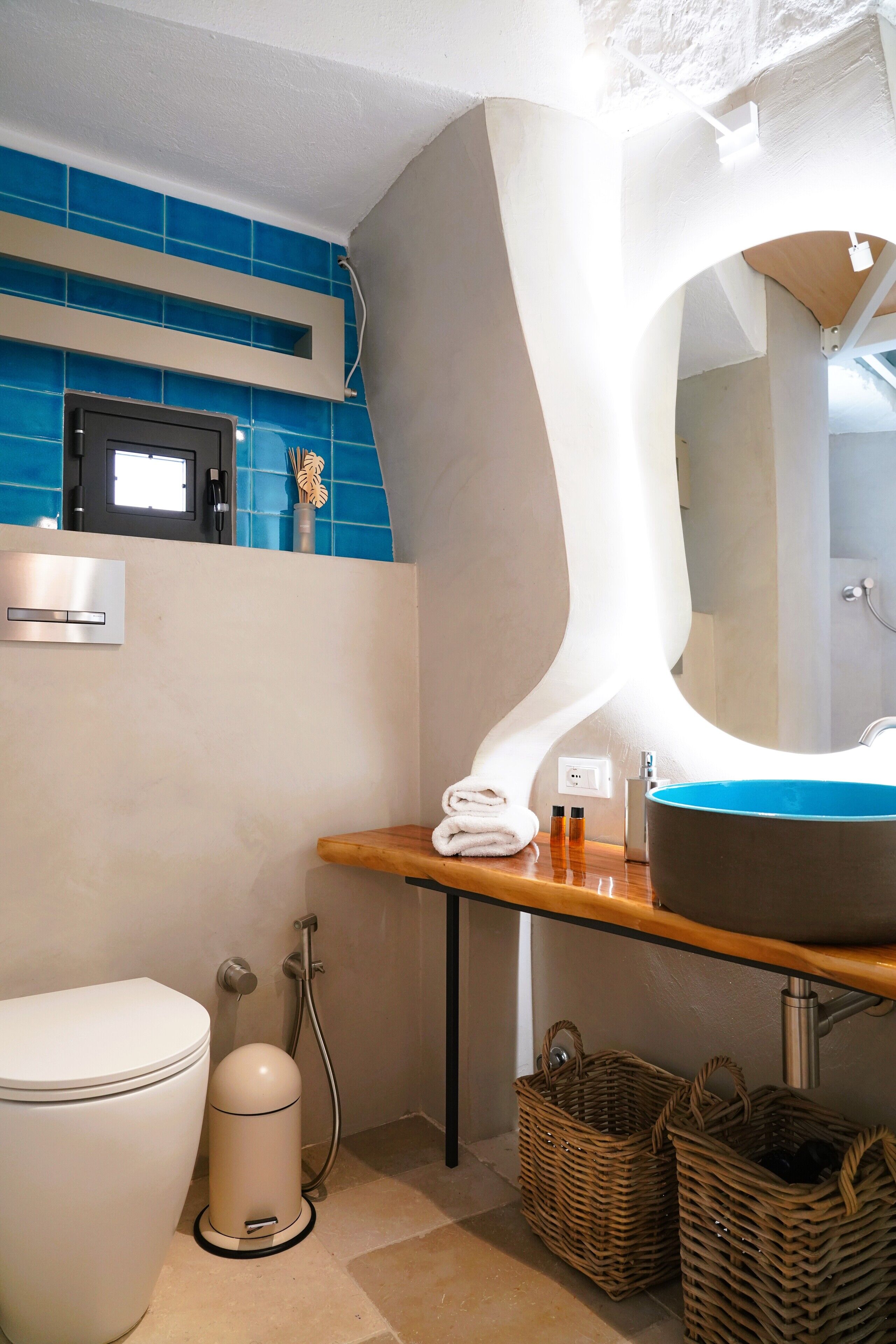 Panoramic House, Sea View | Bathroom | Shower, free toiletries, hair dryer, towels