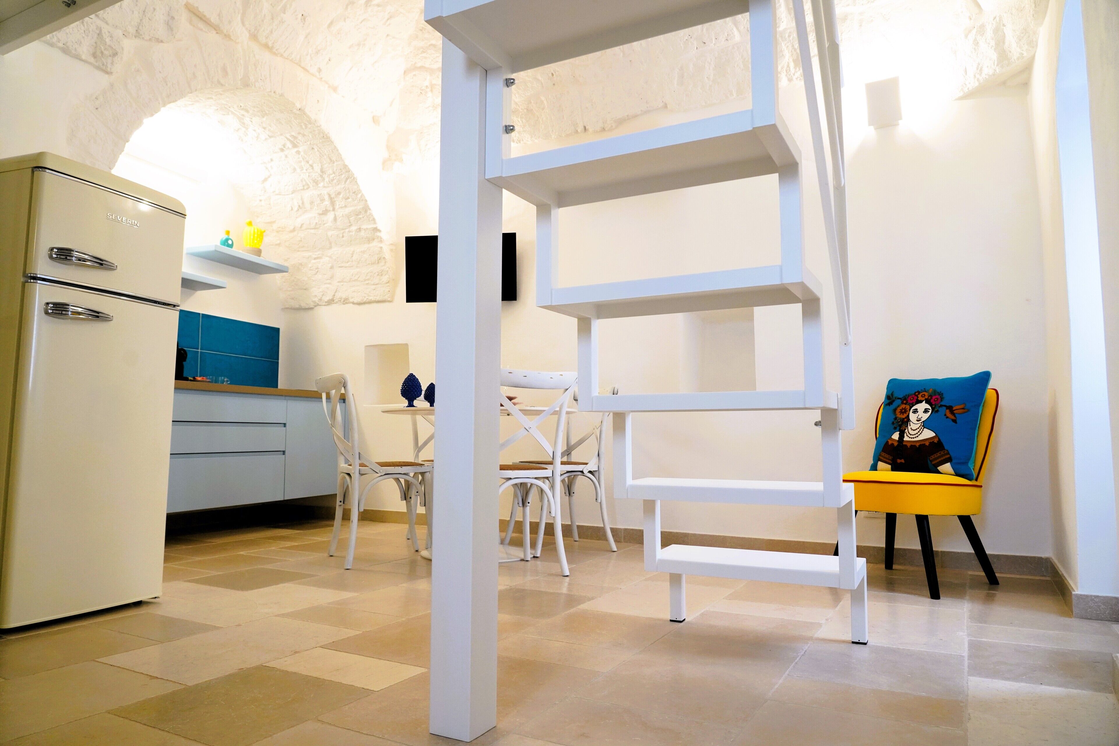 Casa panorámica, vistas al mar | Cocina privada | Frigorífico, placa de cocina, trona infantil y utensilios de cocina