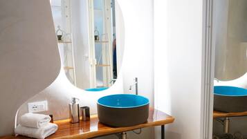 Panoraamatalo, merinäköala | Kylpyhuone