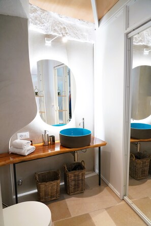 Panoraamatalo, merinäköala | Kylpyhuone