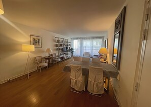 Interior - SAINT GERMAIN - PARISIAN LIVING 2 BED APARTMENT WITH BALCONY-RUE SEVRES -100 SQM (Paris)