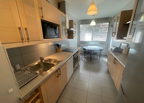 Fridge, microwave, dishwasher, coffee/tea maker - SAINT GERMAIN - PARISIAN LIVING 2 BED APARTMENT WITH BALCONY-RUE SEVRES -100 SQM (Paris)