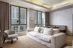 TV - Cape Town's luxury 1-bedroom, City and Table Mountain Views, Pool (Cape Town)