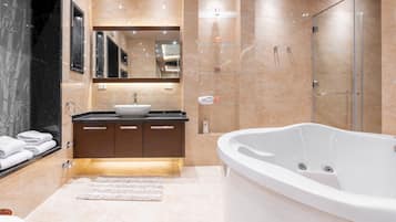 House | 6 bilik tidur