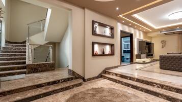 House | 6 bilik tidur