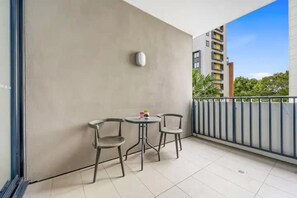 Room - Metawise BnB 2BR Near Airport Pool Gym Train (Sydney)