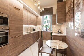 Apartment - Roma Elegante 3 Bedrooms With 5 Star Comfort in Stylish Prati Neighborhood (Rome)