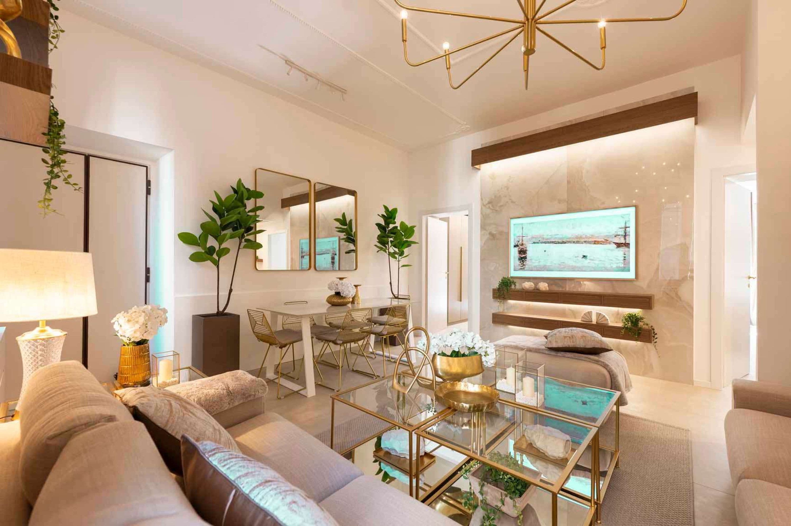 Una sala de estar moderna con un sofá, una mesa de centro y un televisor. Hay un comedor con sillas y una mesa.
